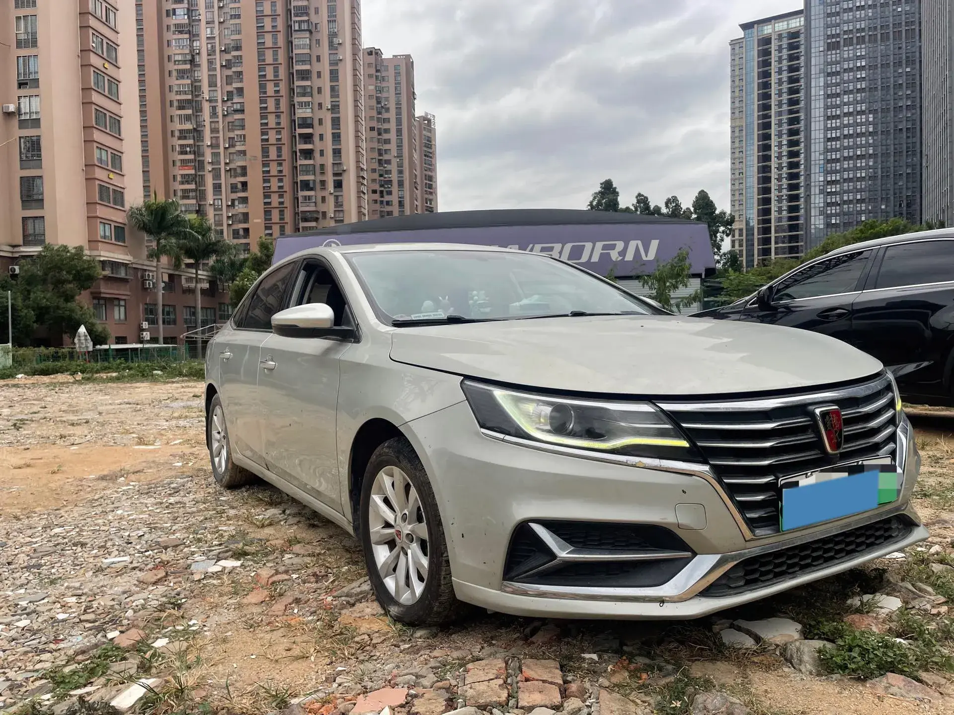 2017 ROEWE I6 thumbnail 2