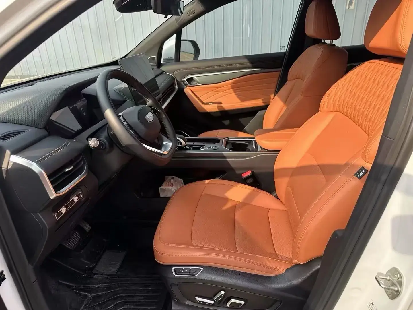 2024 GEELY OKAVANGO thumbnail 4