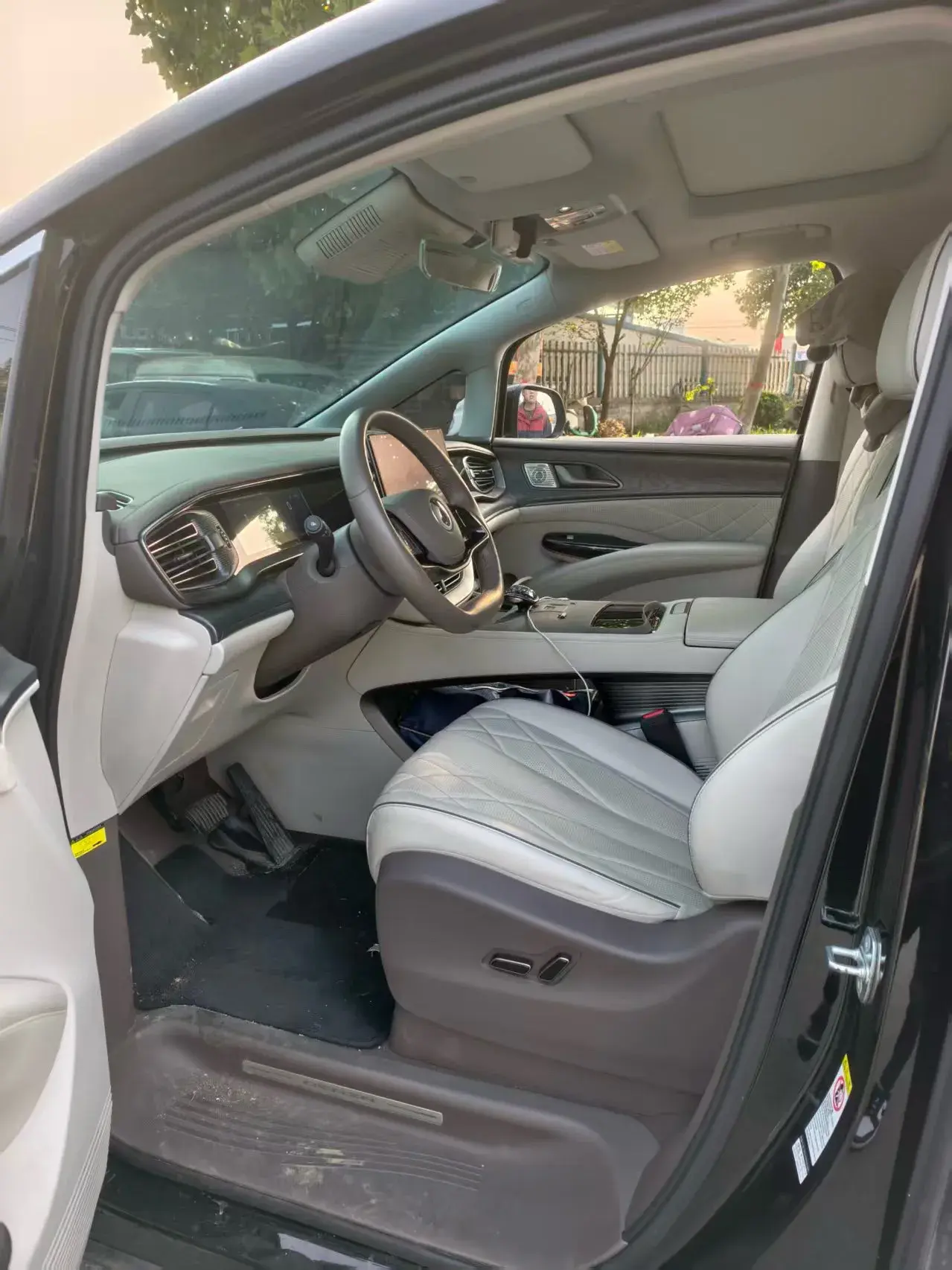 2022 DENZA D9 thumbnail 3