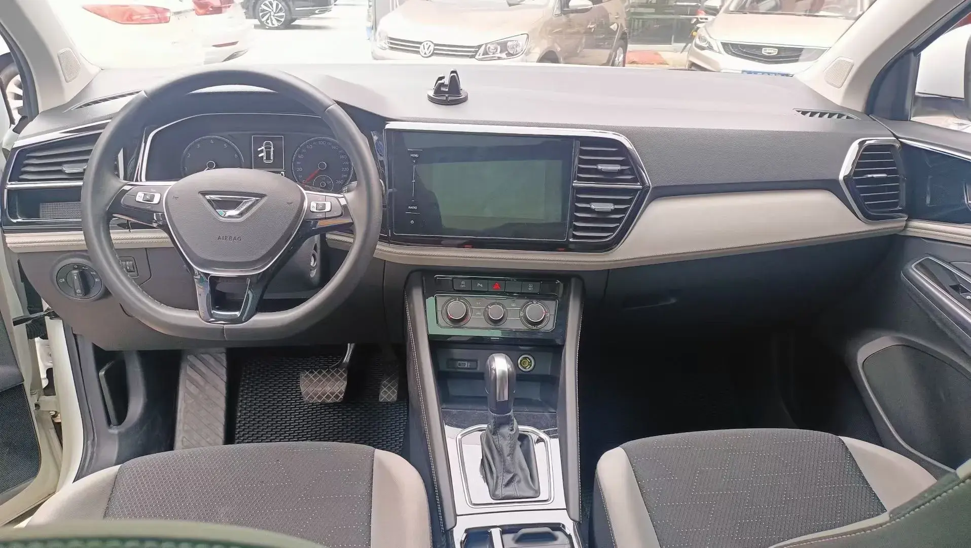 2023 JETTA VS7 thumbnail 3