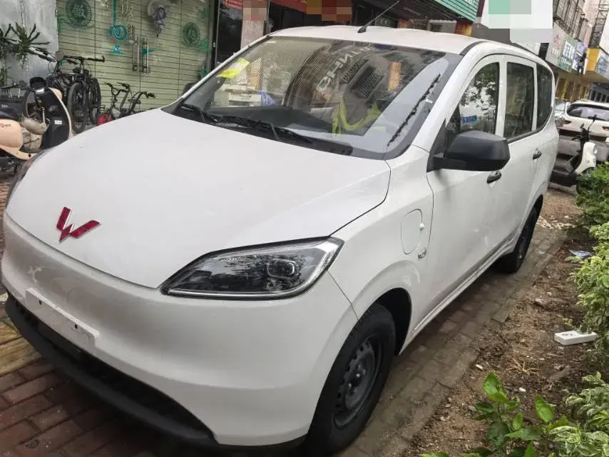 2024 WULING HONGGUANG view 1