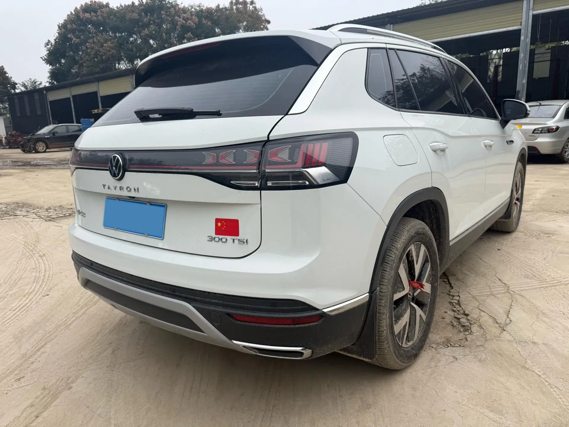 2024 VOLKSWAGEN TAYRON thumbnail 3