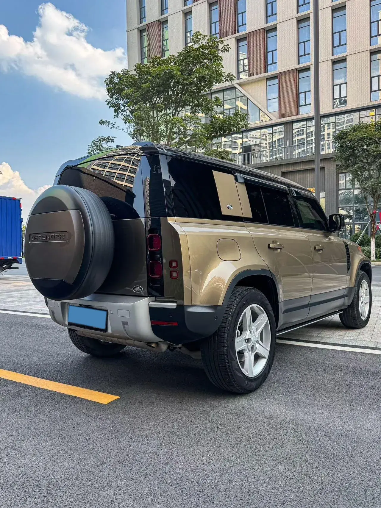 2020 LAND ROVER thumbnail 4