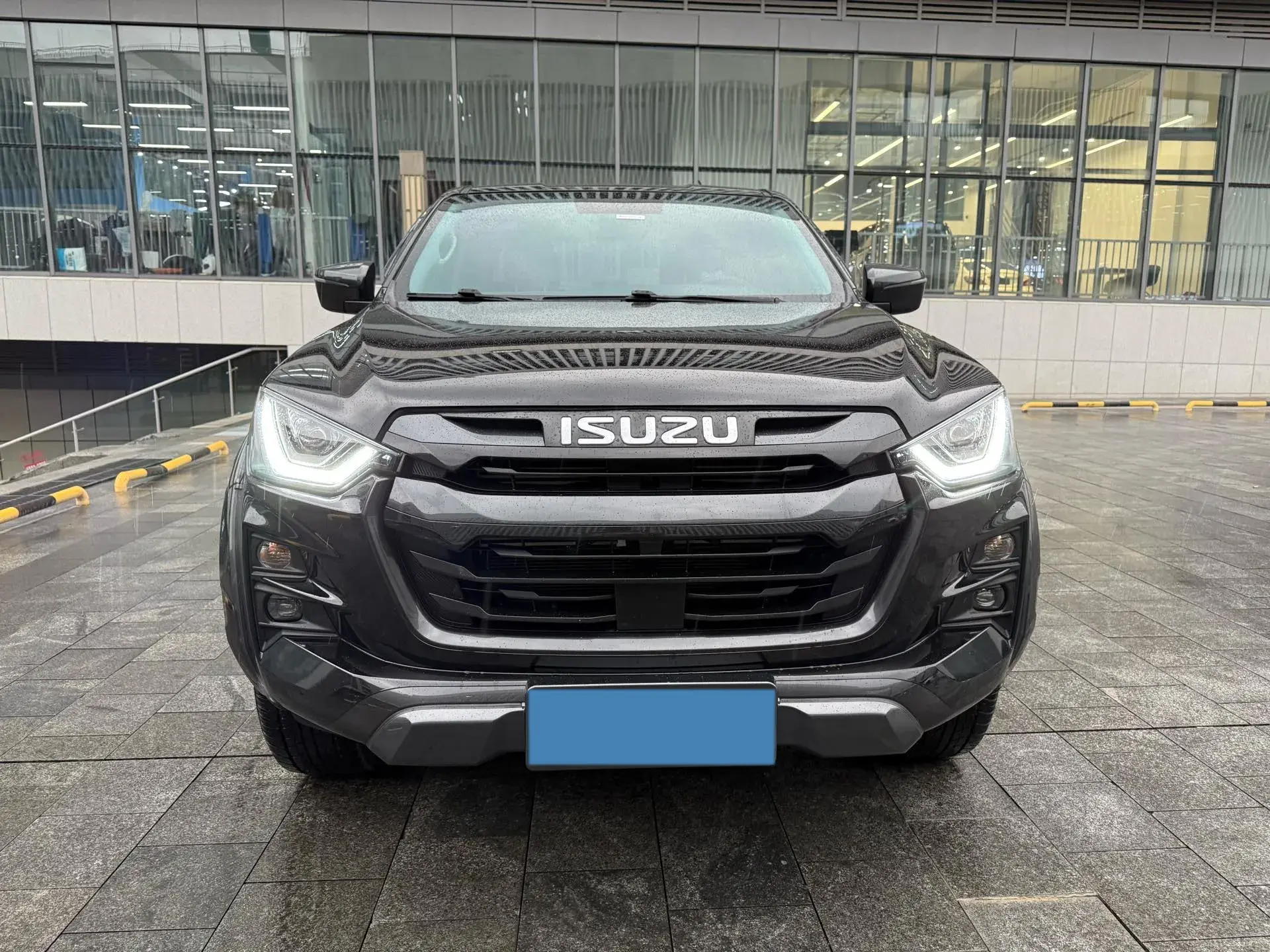 2023 ISUZU D-MAX thumbnail 2