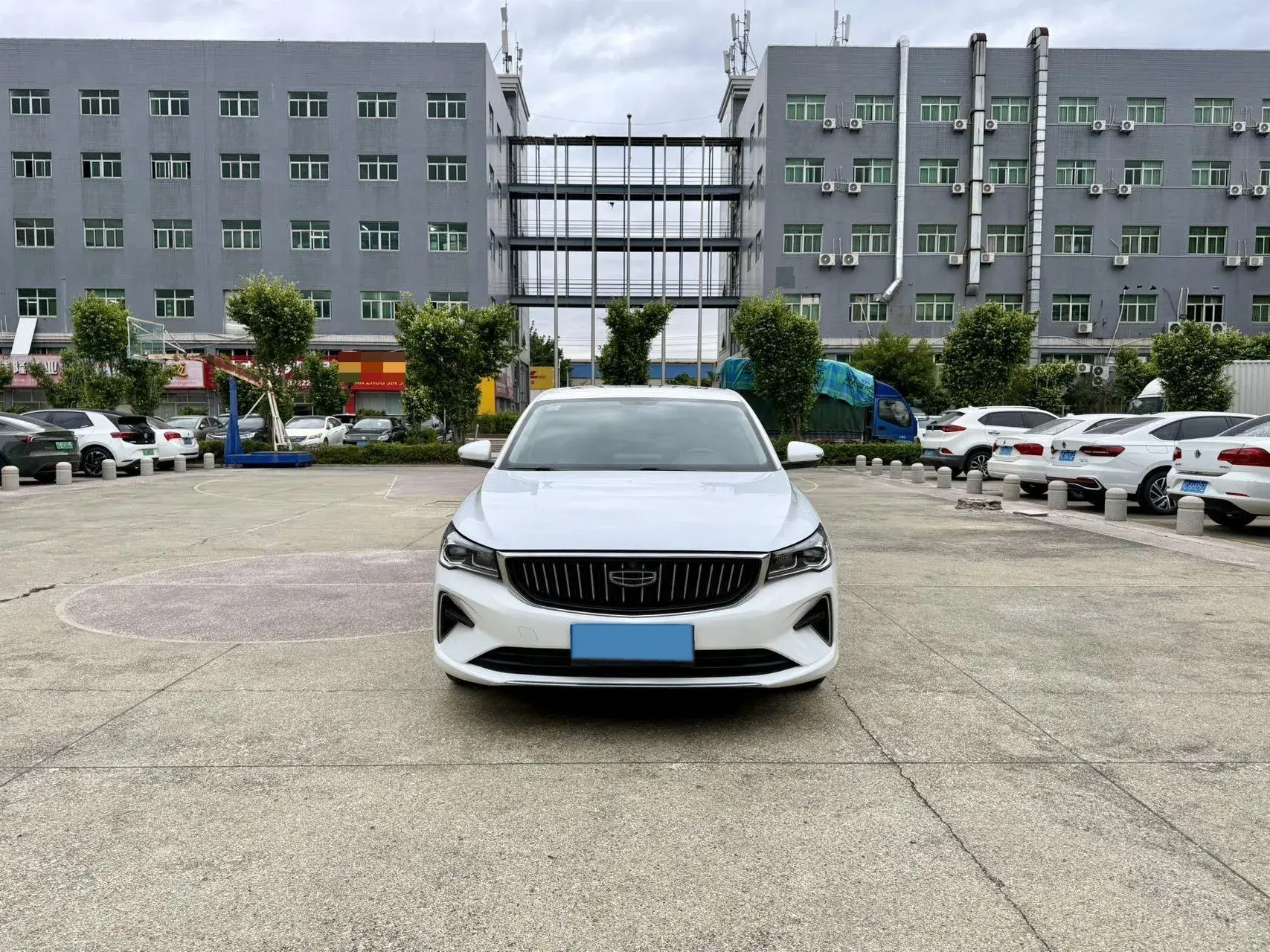 2022 GEELY EMGRAND thumbnail 2