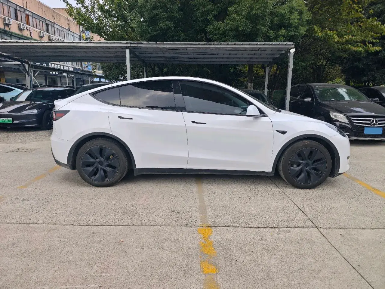 2023 TESLA MODEL thumbnail 4