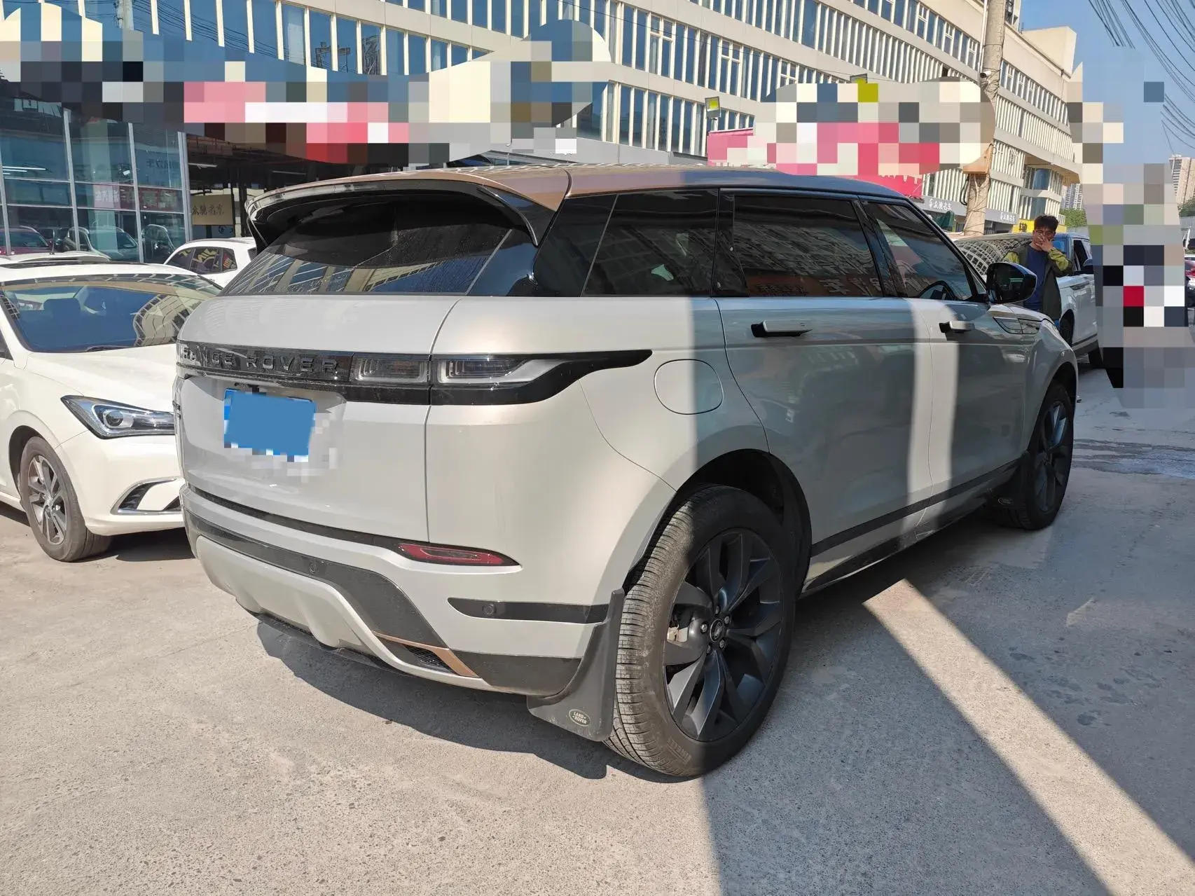 2022 LAND ROVER thumbnail 3