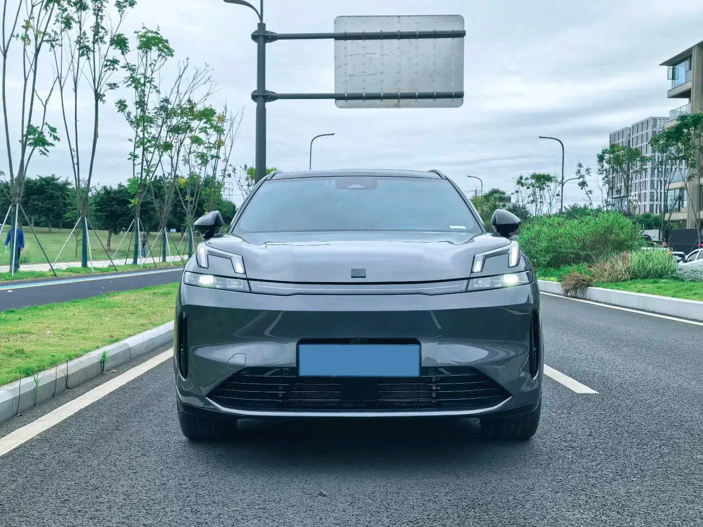 2023 LYNK&CO 08 thumbnail 2