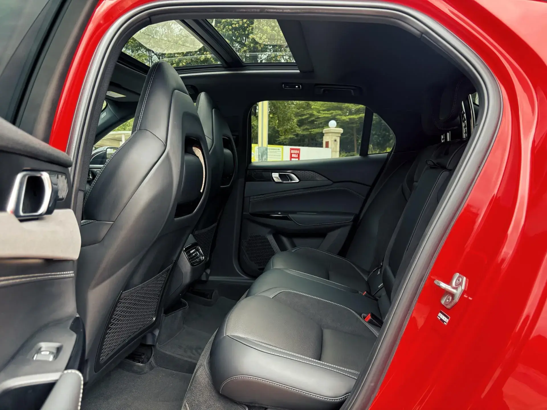 2022 LYNK&CO 03 thumbnail 4