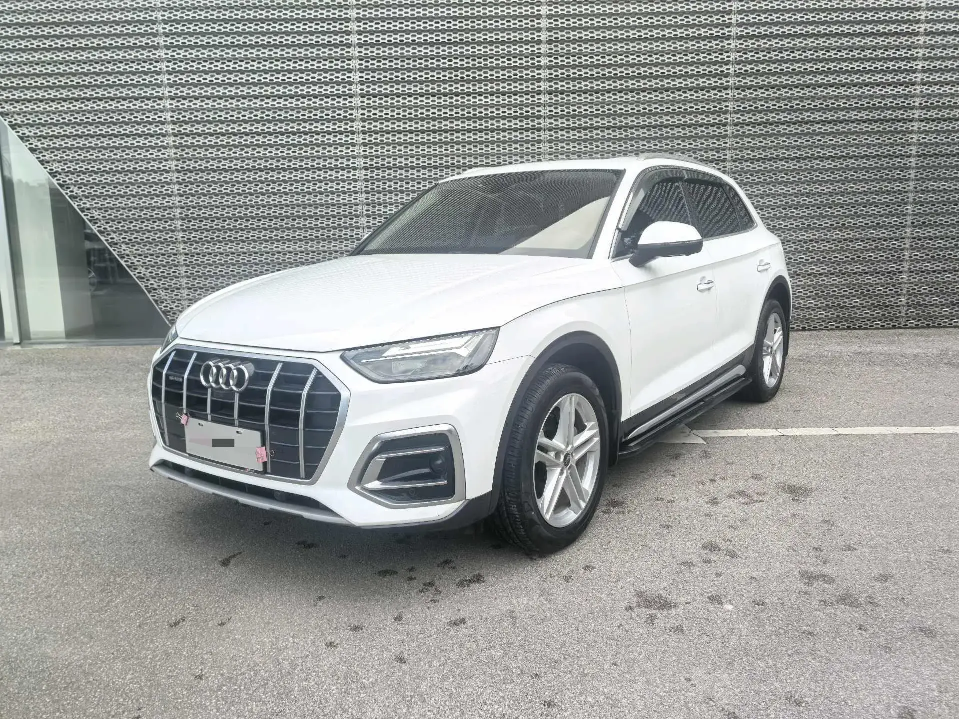 2023 AUDI Q5L view 1