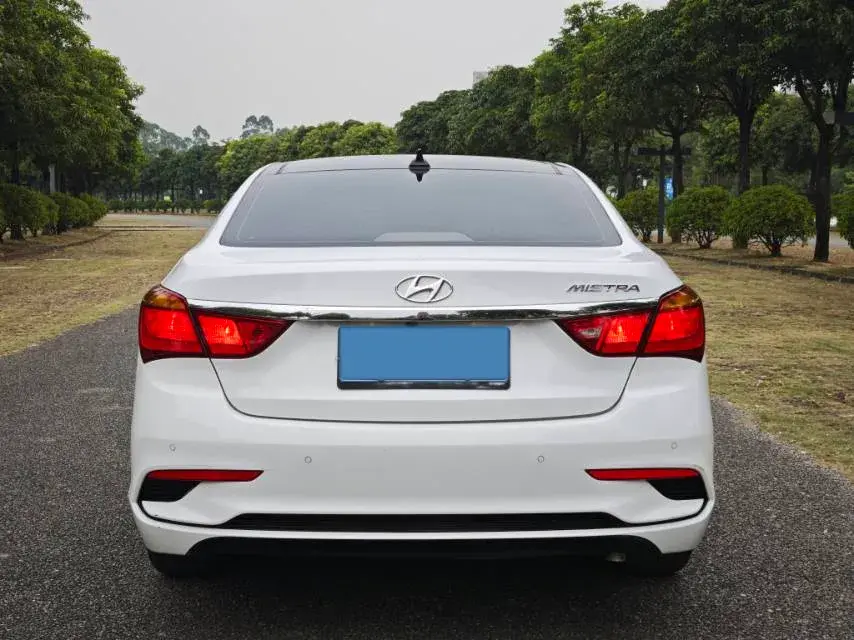 2017 HYUNDAI MISTRA thumbnail 3