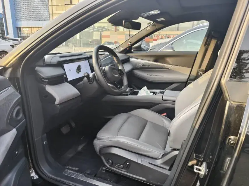 2023 LYNK&CO 08 thumbnail 3