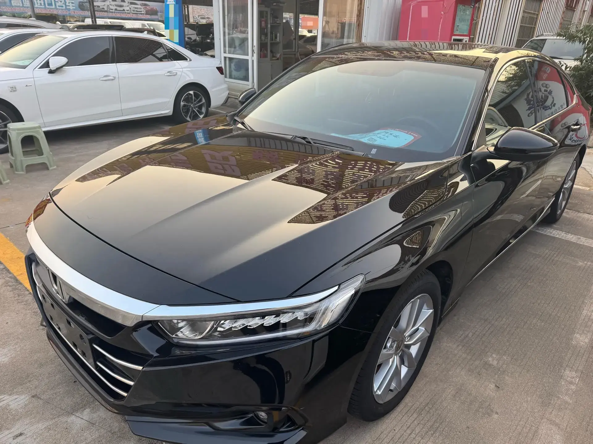 2022 HONDA ACCORD view 1