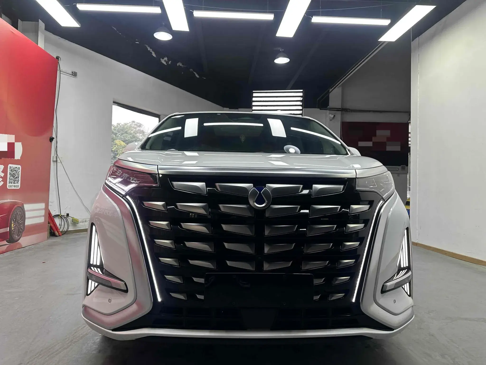 2022 DENZA D9 thumbnail 2