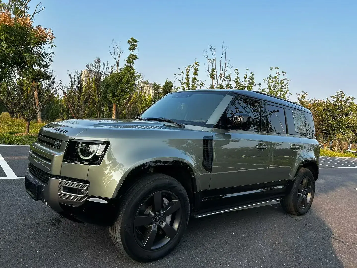 2024 LAND ROVER view 1