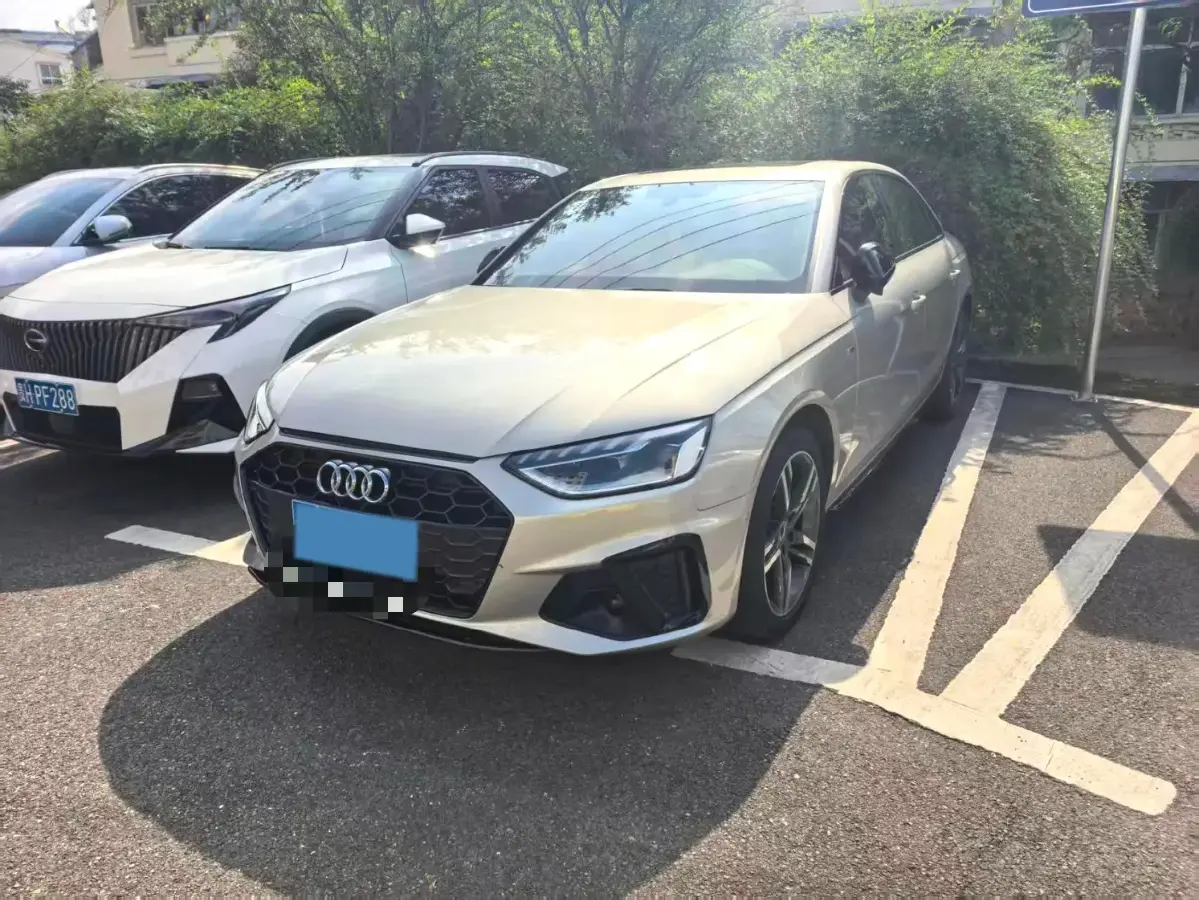 2022 Audi A4L 2.0T 190HP L4 7DCT