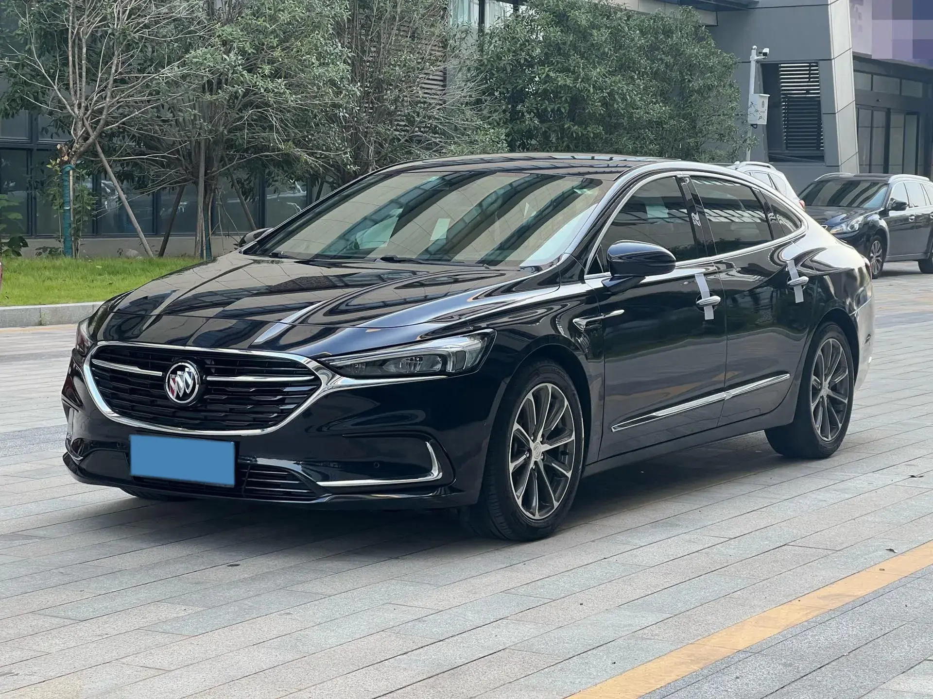 2020 BUICK LARCOSSE view 1