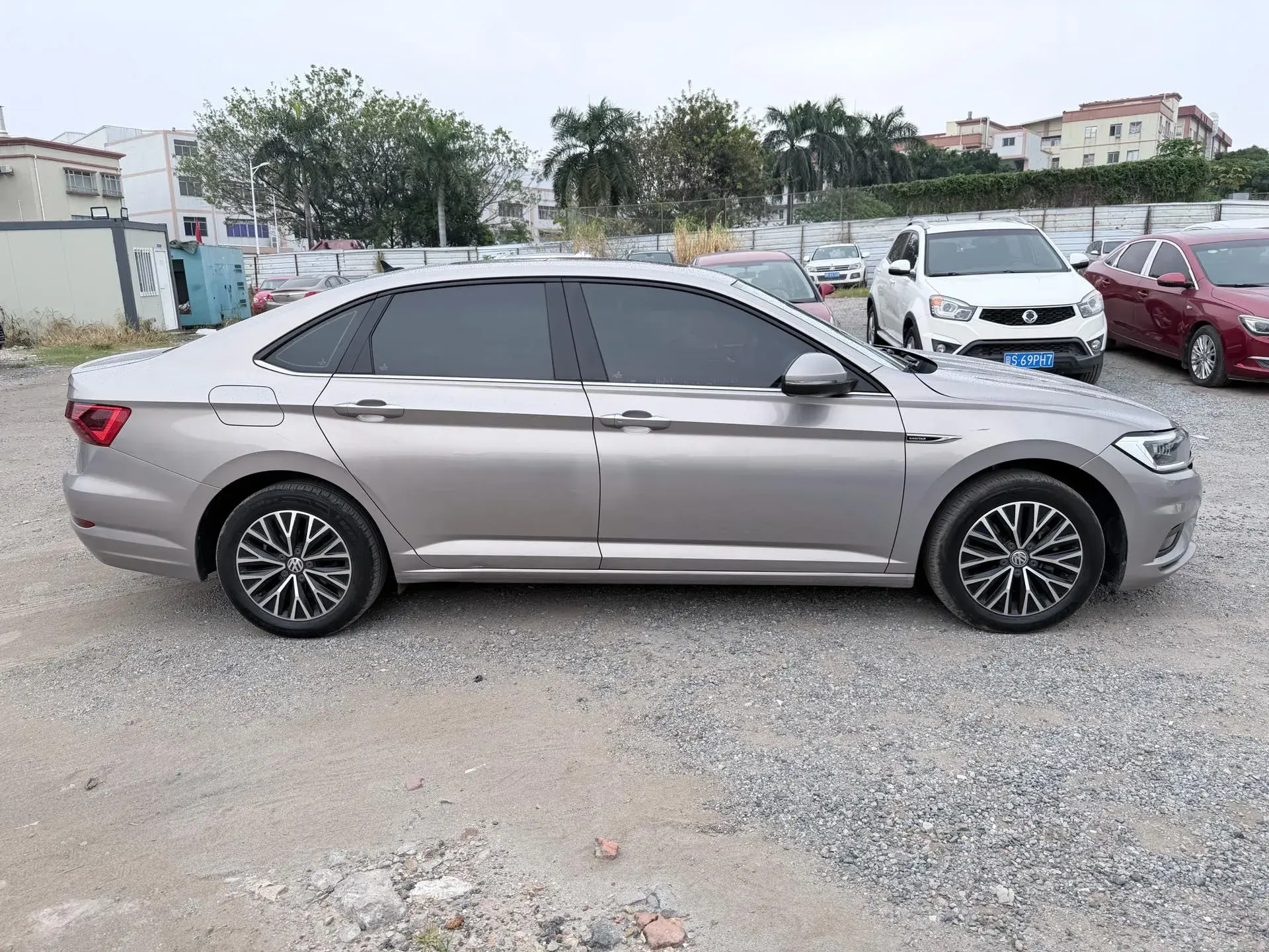 2021 VOLKSWAGEN SAGITAR thumbnail 4