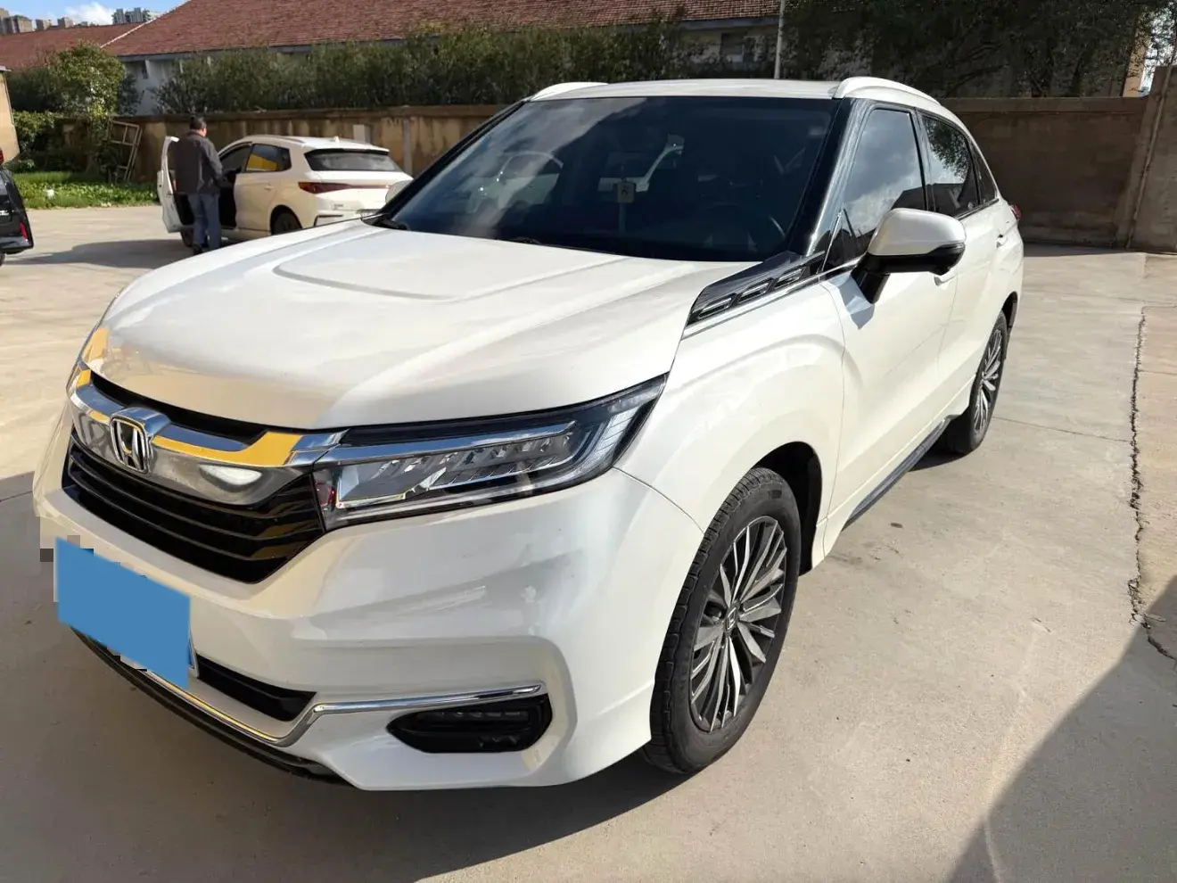 2020 HONDA AVANCIER view 1