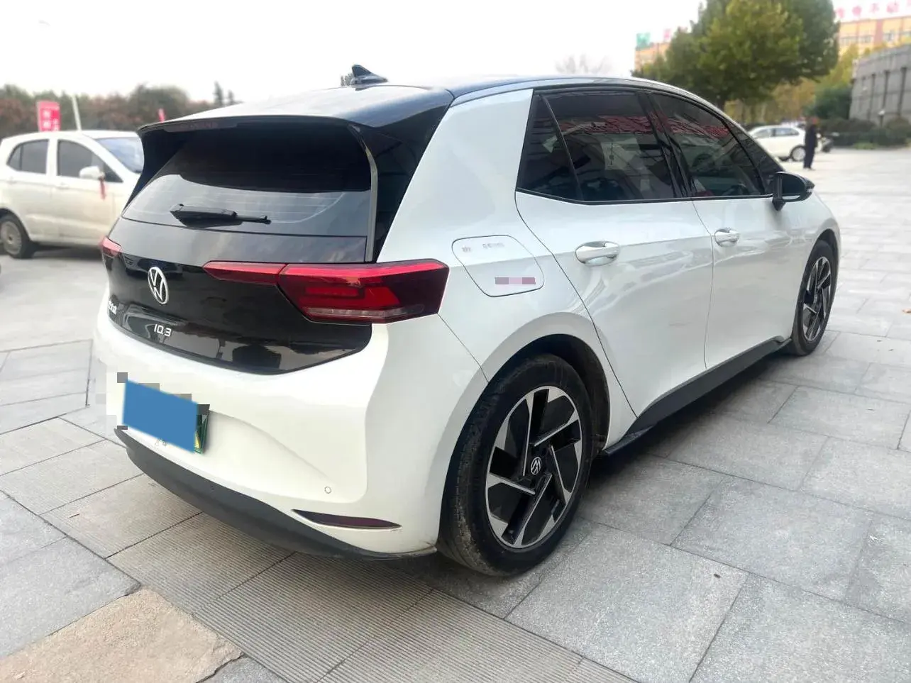 2024 VOLKSWAGEN ID.3 thumbnail 3