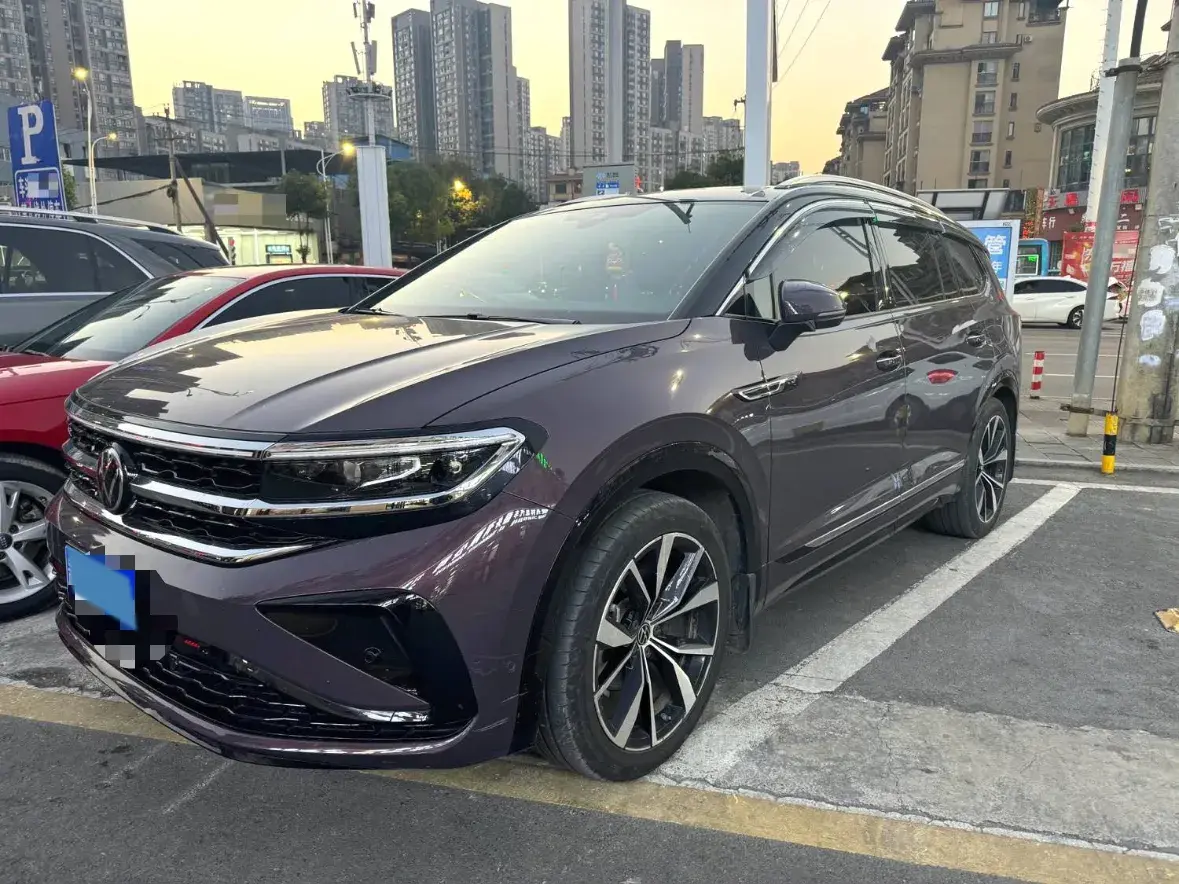 2021 VOLKSWAGEN TALAGON view 1