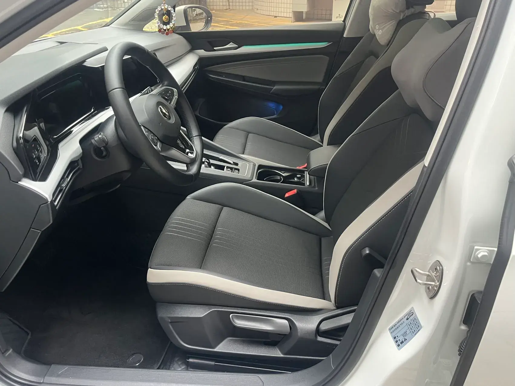 2021 VOLKSWAGEN GOLF thumbnail 4