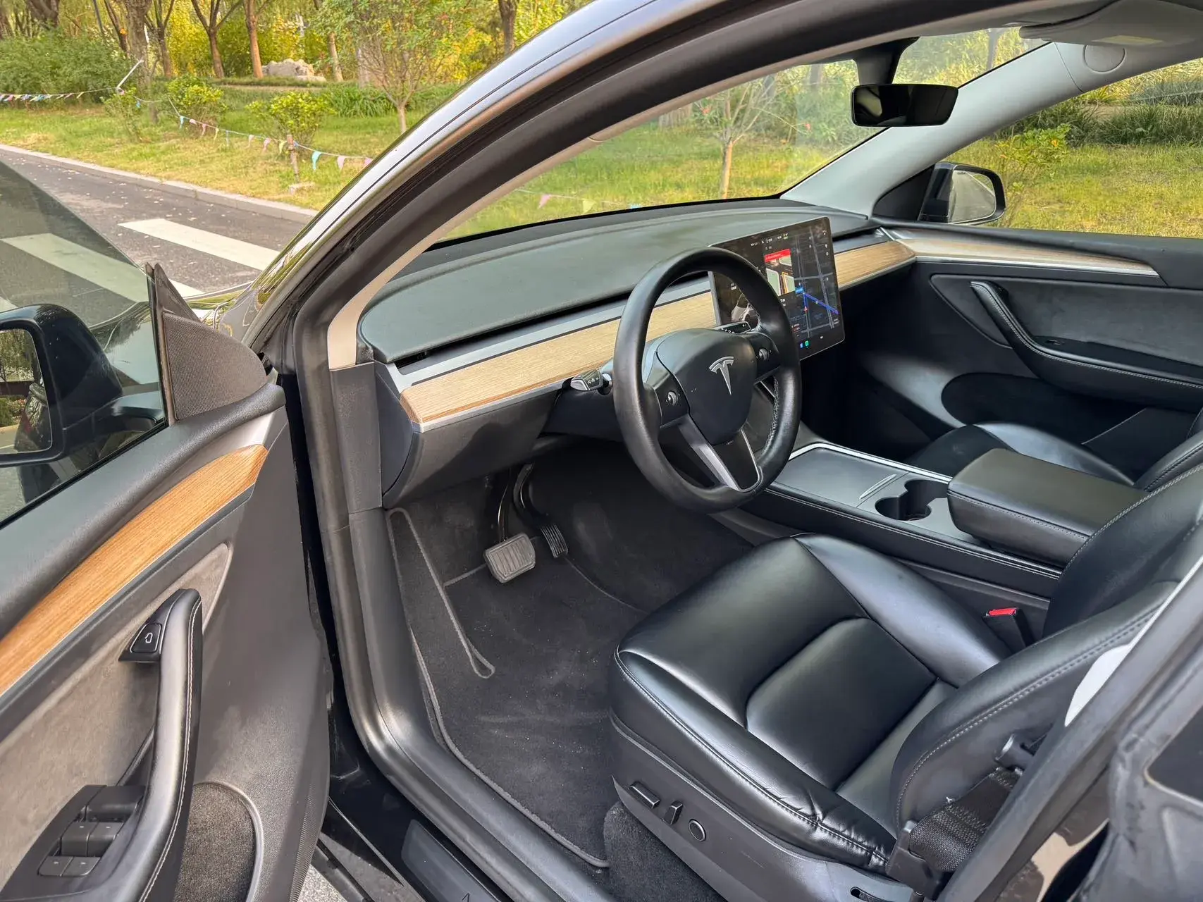 2021 TESLA MODEL thumbnail 4