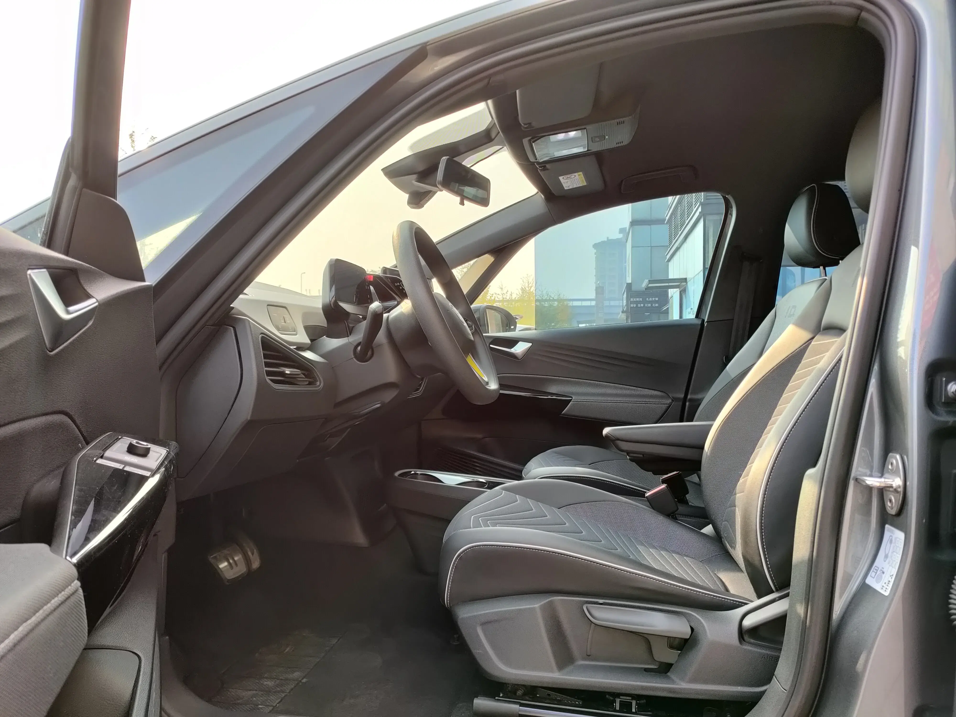 2023 VOLKSWAGEN ID.3 thumbnail 3