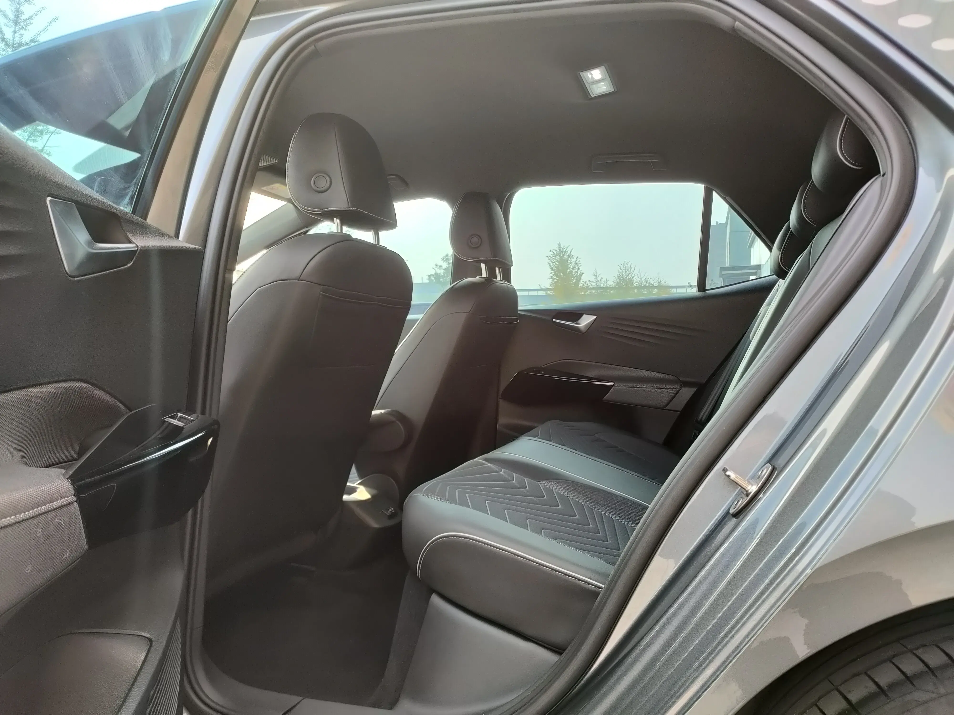 2023 VOLKSWAGEN ID.3 thumbnail 4