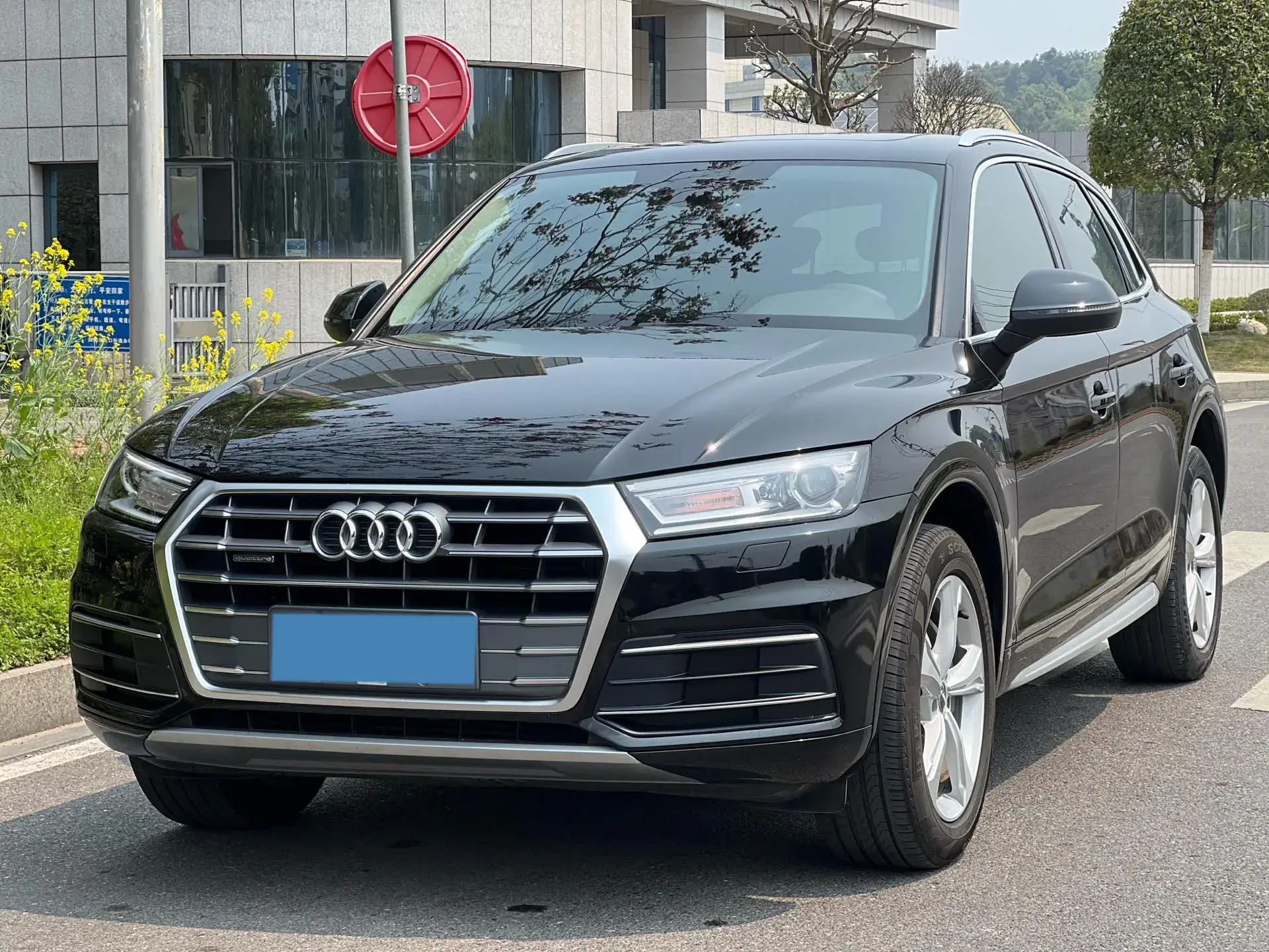 2020 AUDI Q5L view 1