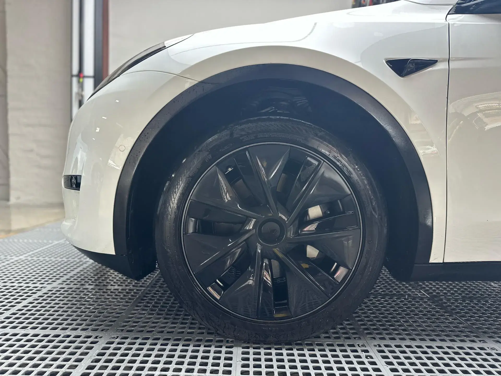 2023 TESLA MODEL thumbnail 3