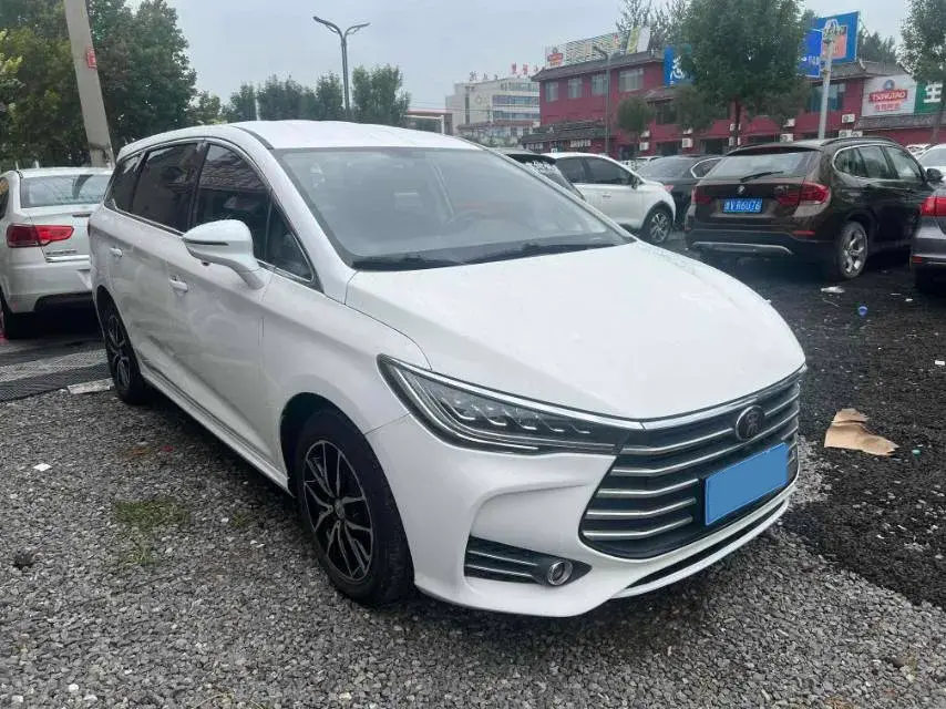 2017 BYD SONG thumbnail 2