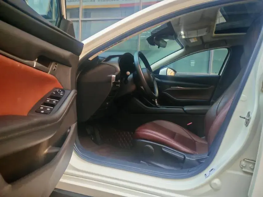 2021 MAZDA 3 thumbnail 4