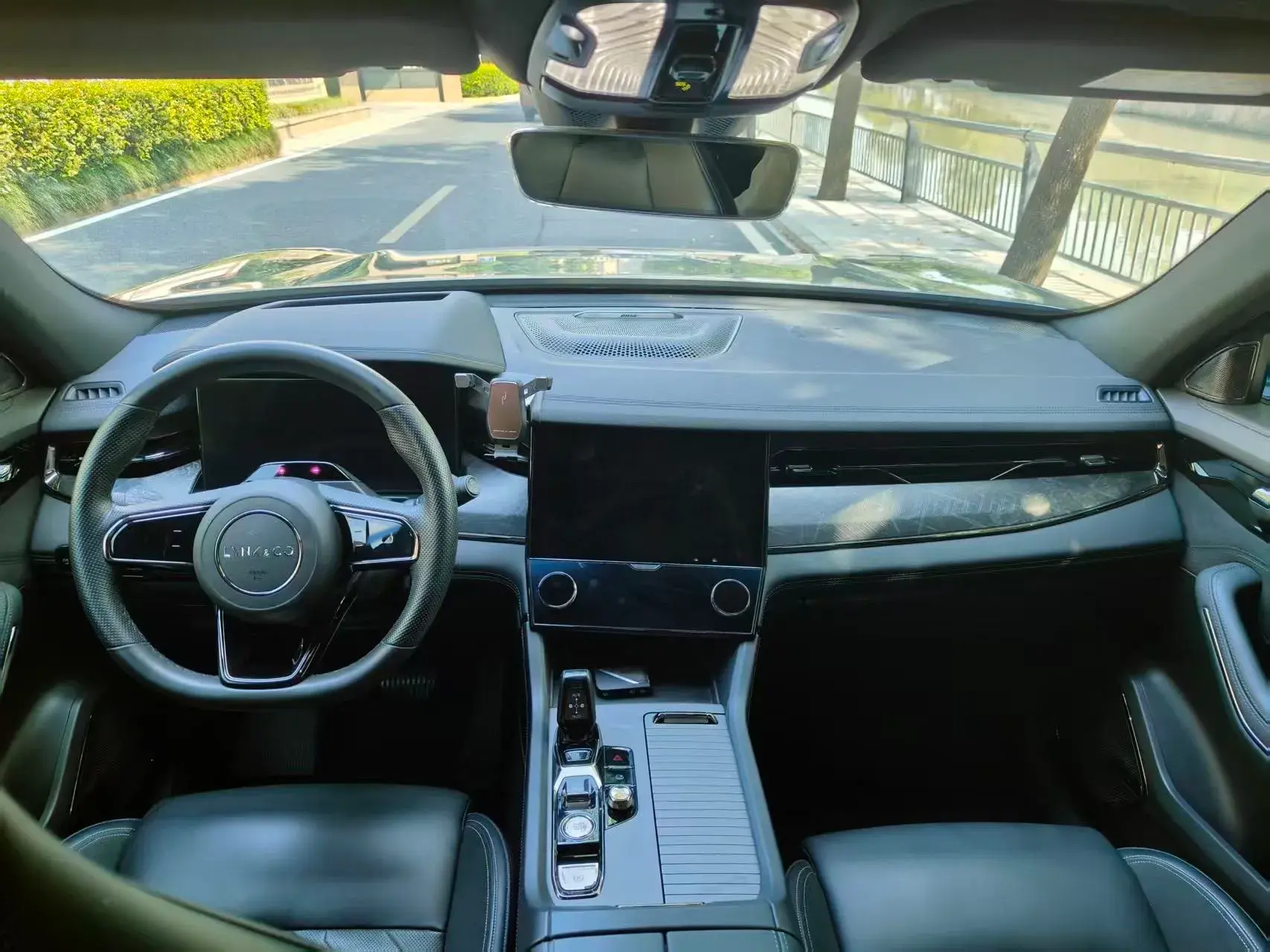 2021 LYNK&CO 09 thumbnail 2