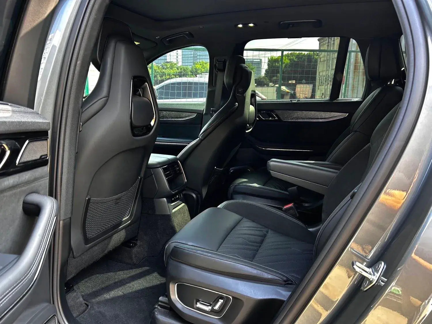 2021 LYNK&CO 09 thumbnail 4