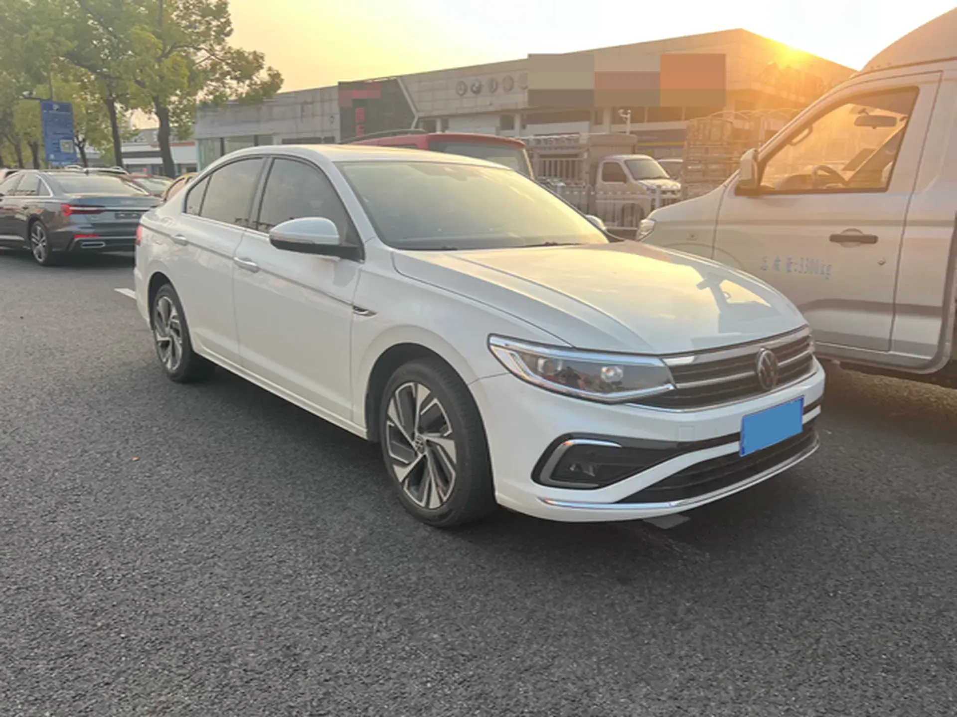 2024 VOLKSWAGEN BORA thumbnail 3