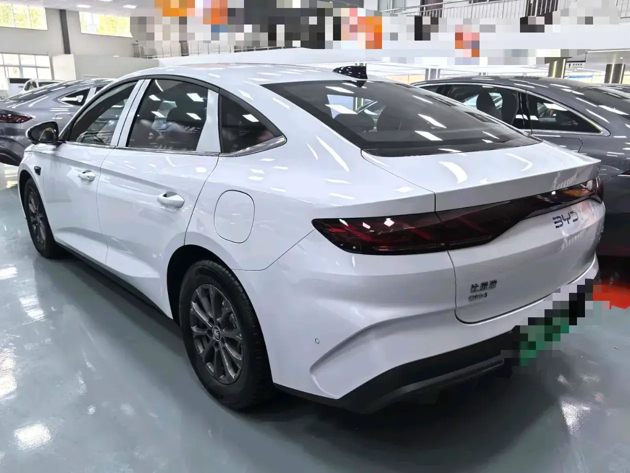 2025 BYD QINL thumbnail 4