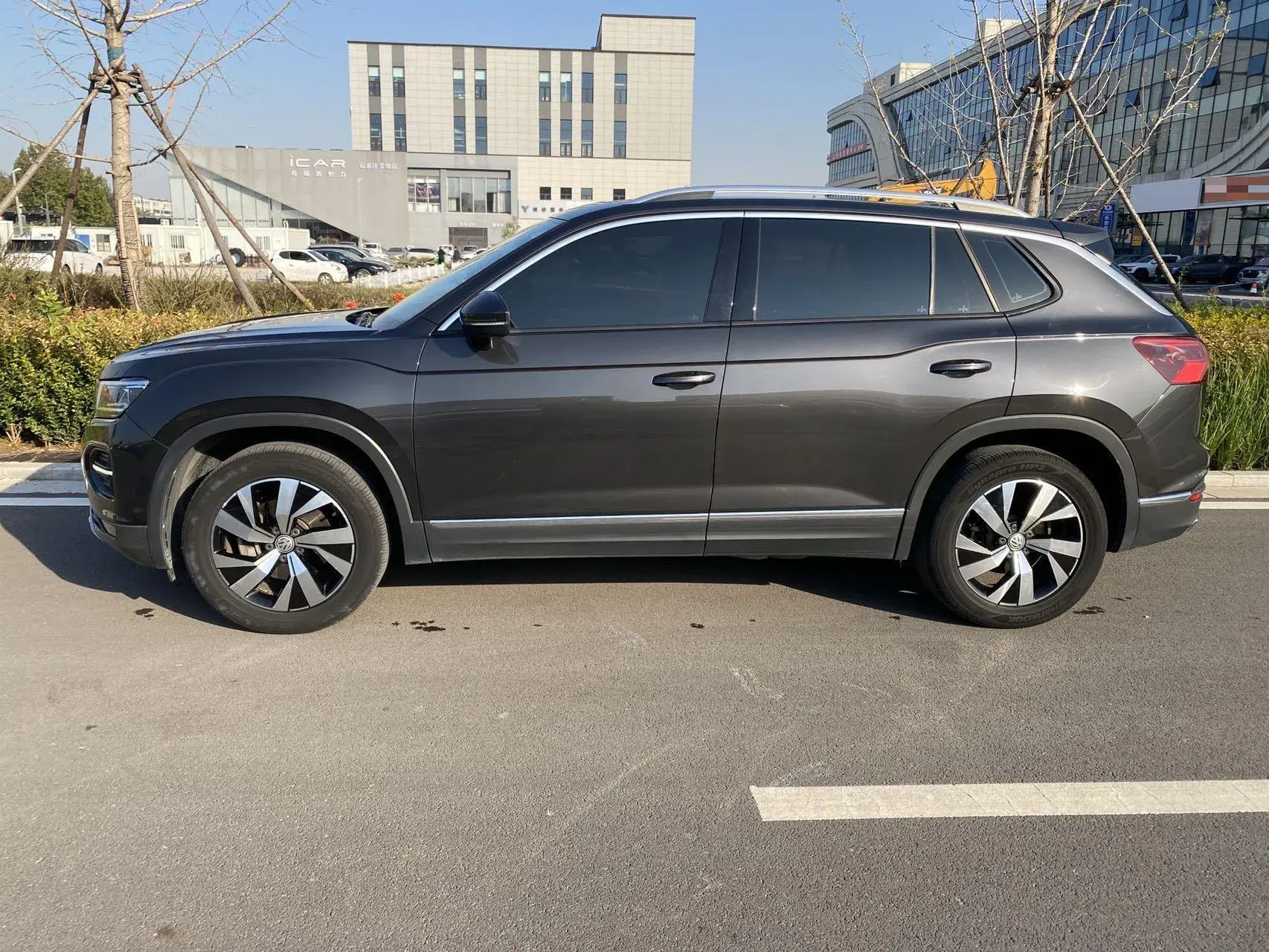 2019 VOLKSWAGEN TAYRON thumbnail 3