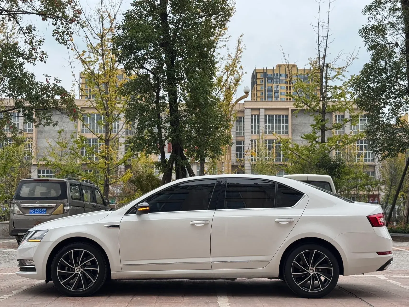 2019 SKODA OCTAVIA thumbnail 4