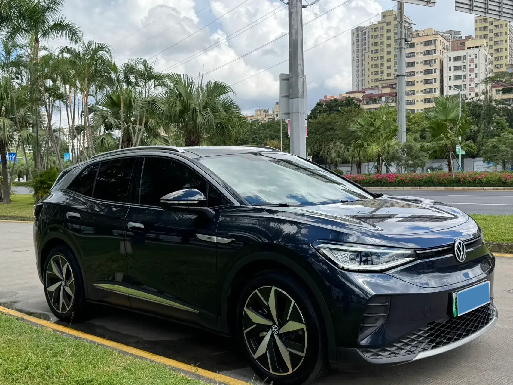 2022 VOLKSWAGEN ID.4 thumbnail 3