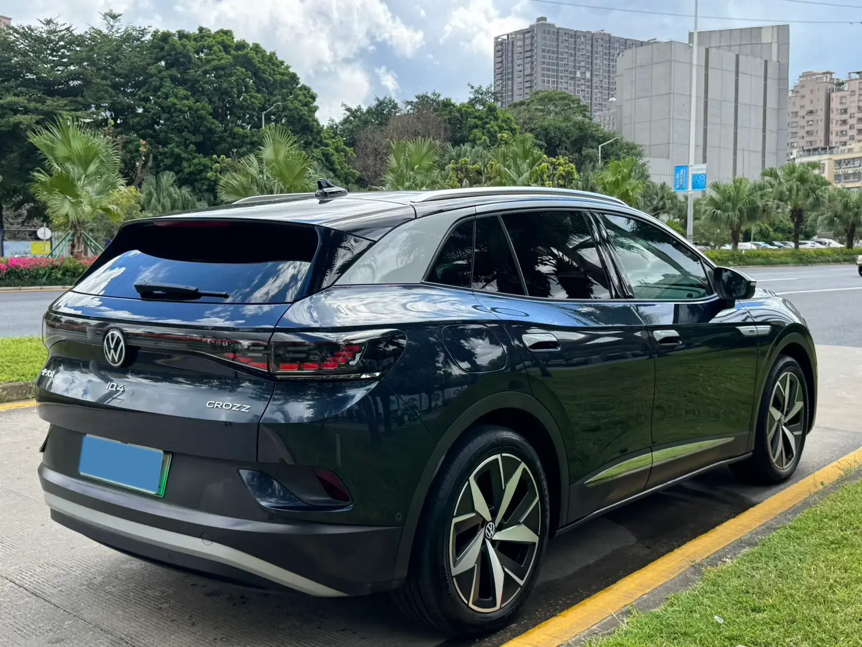 2022 VOLKSWAGEN ID.4 thumbnail 4