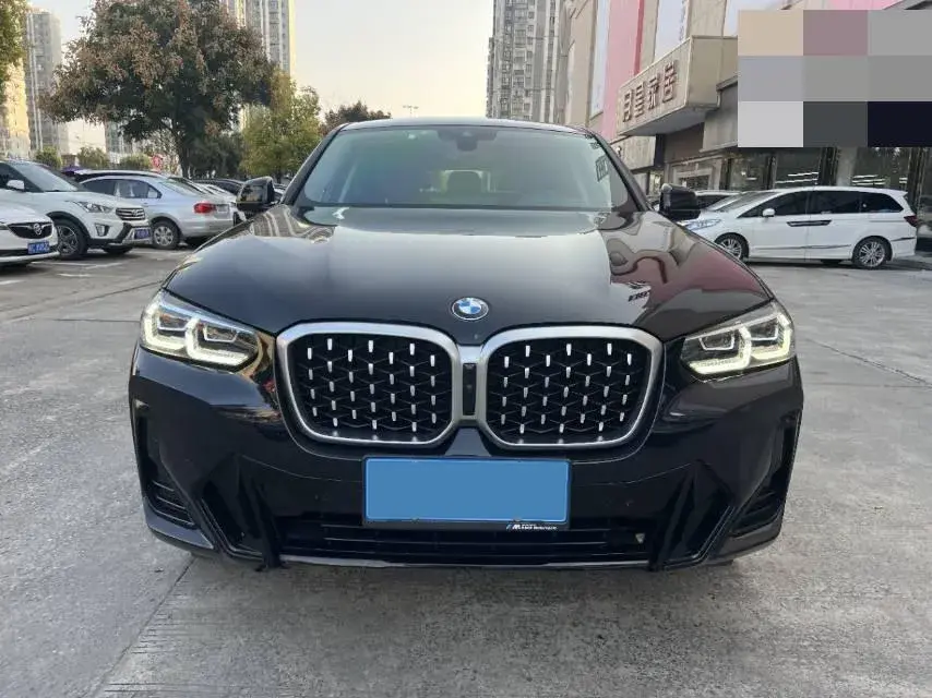 2022 BMW X4 thumbnail 2