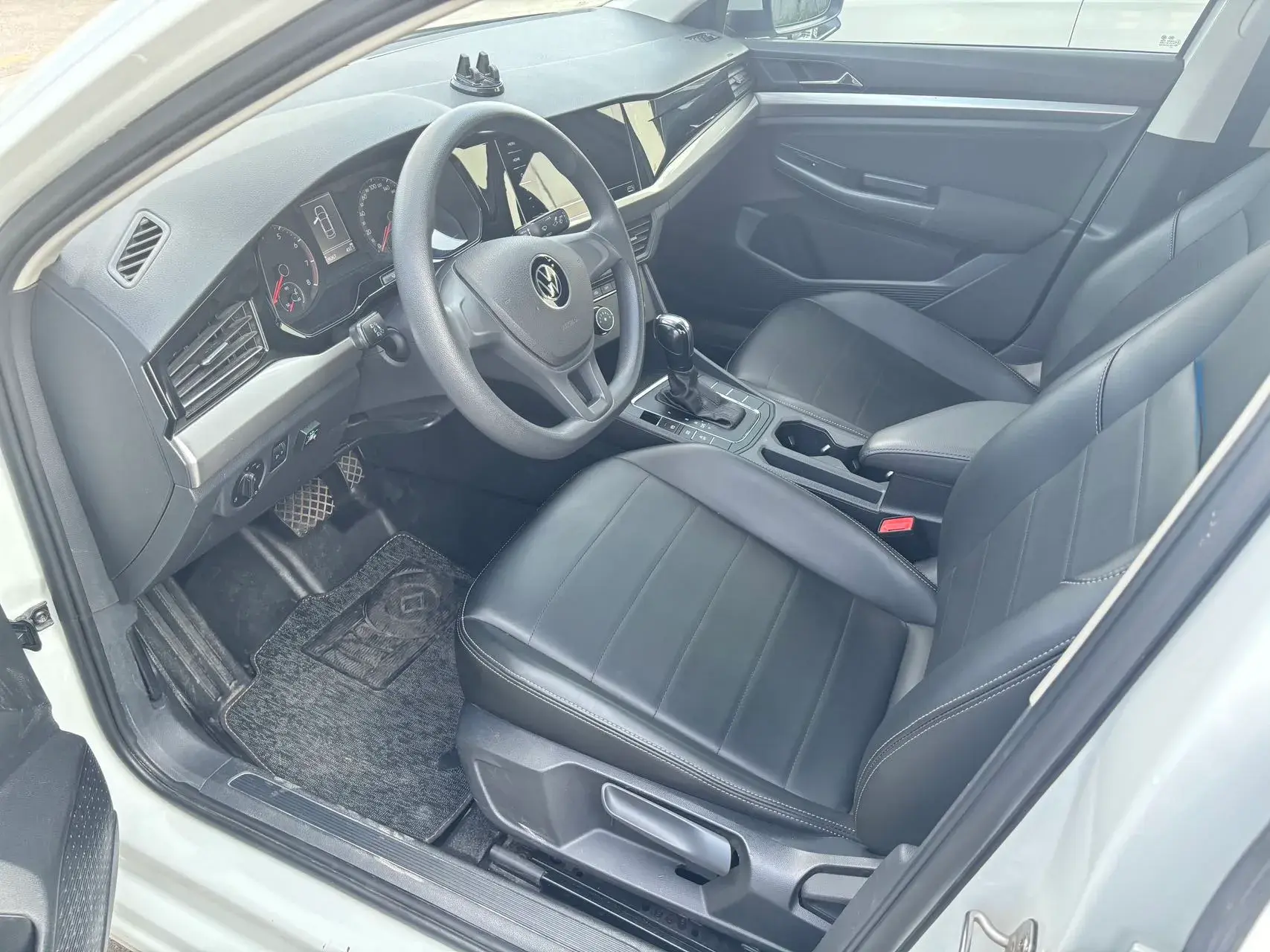 2021 VOLKSWAGEN BORA thumbnail 4