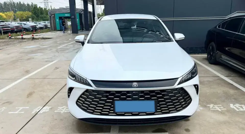 2025 BYD QIN thumbnail 2