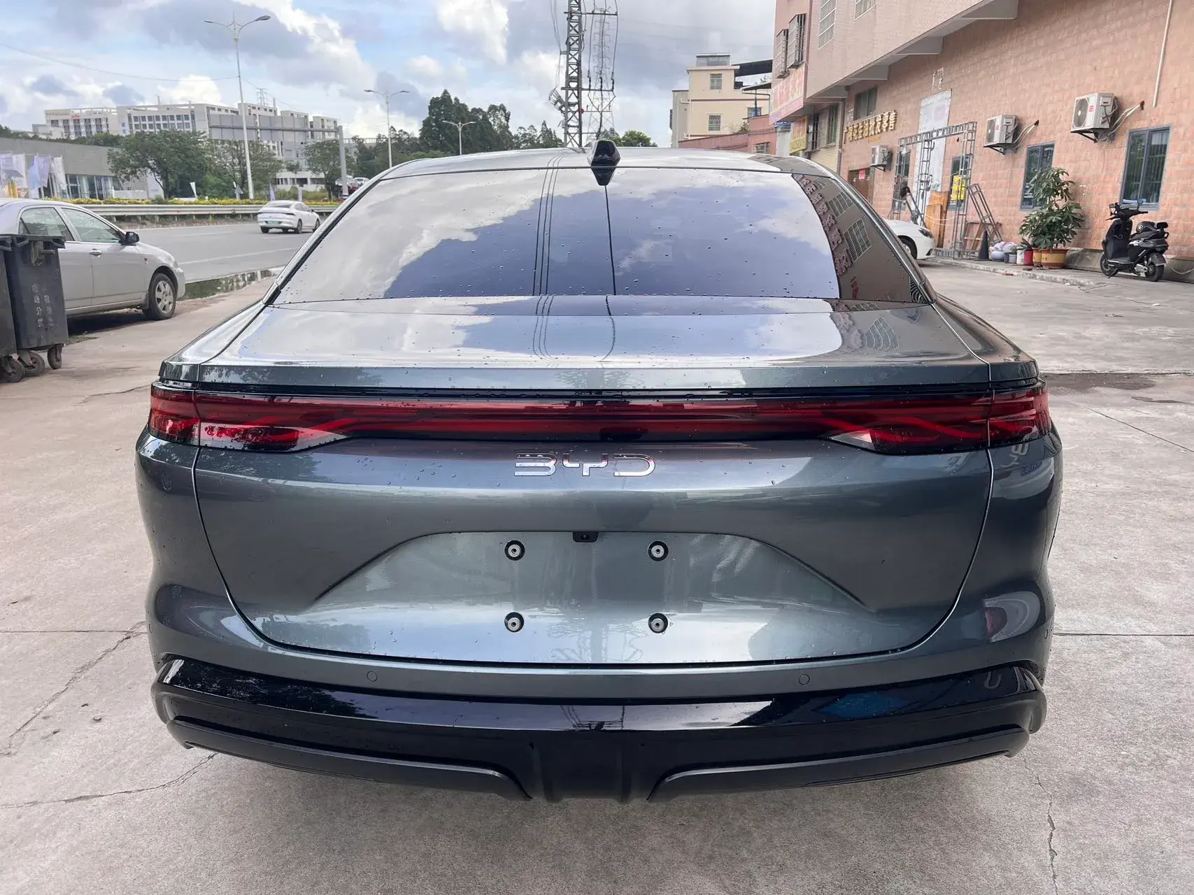 2025 BYD HANL thumbnail 3