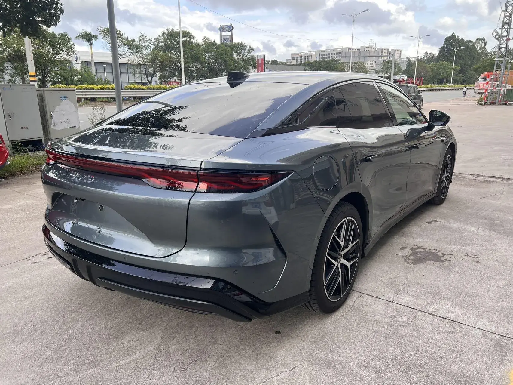 2025 BYD HANL thumbnail 4