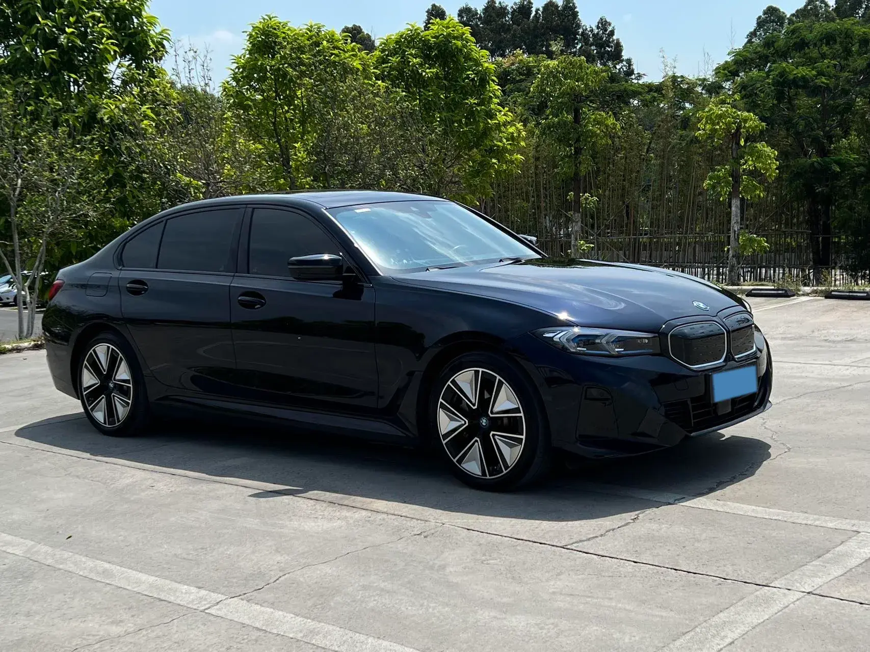 2023 BMW I3 thumbnail 3