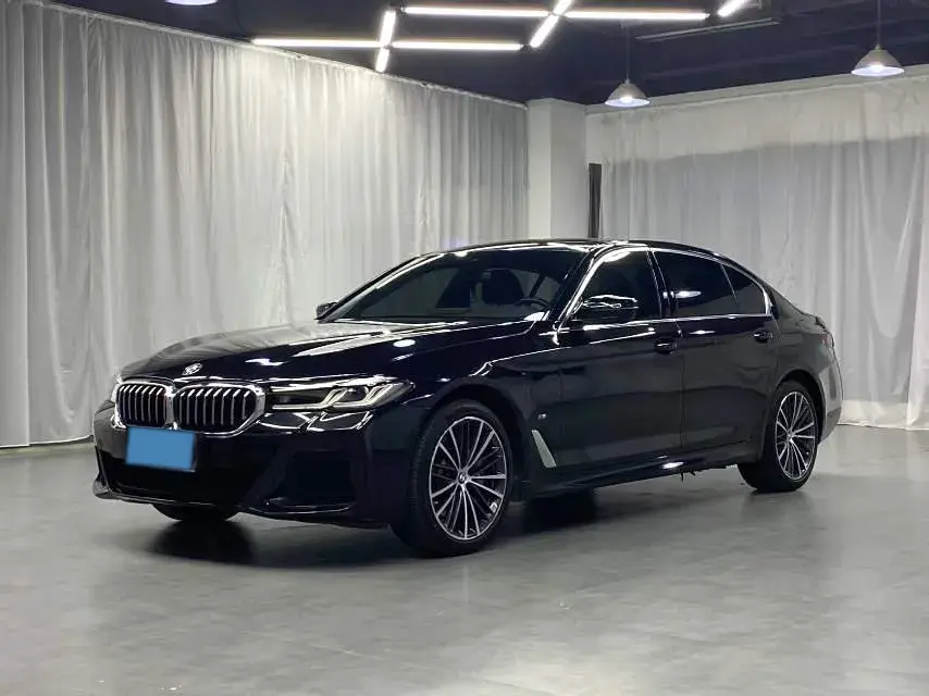 2021 BMW 5 view 1