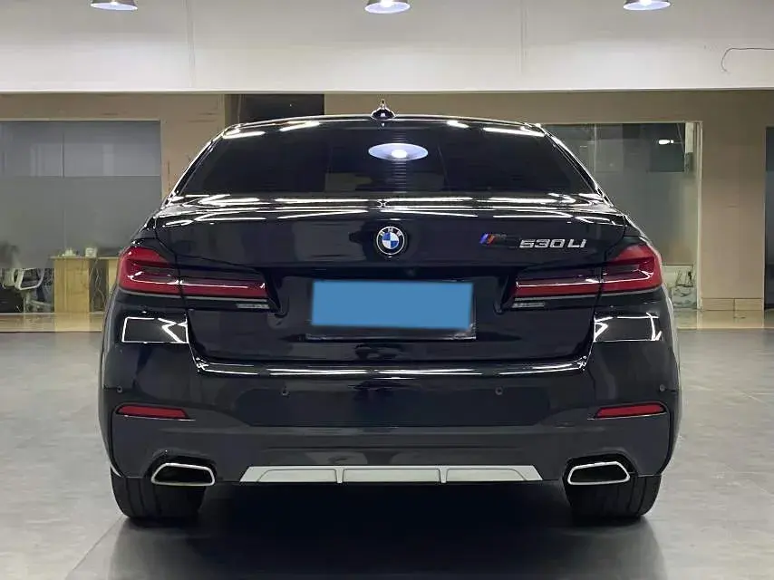 2021 BMW 5 thumbnail 3