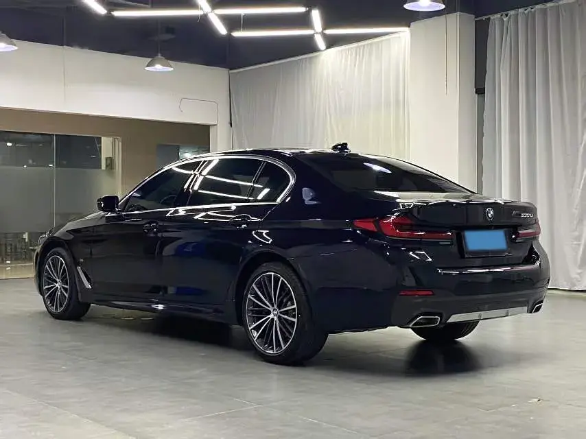 2021 BMW 5 thumbnail 2